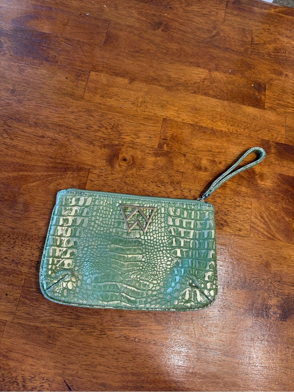 Kelly Wynne "Risky Biz" Wristlet Clutch Metallic Green Croc Lizard Embossed